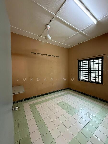 For Sale - Jalan Anggerik, Taman Johor Jaya, End Lot