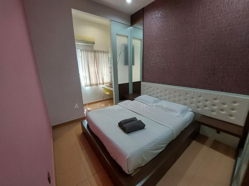 Untuk Disewa - 3 Storey Terrace House @ Persiaran Bukit Jambul, Bukit Jambul