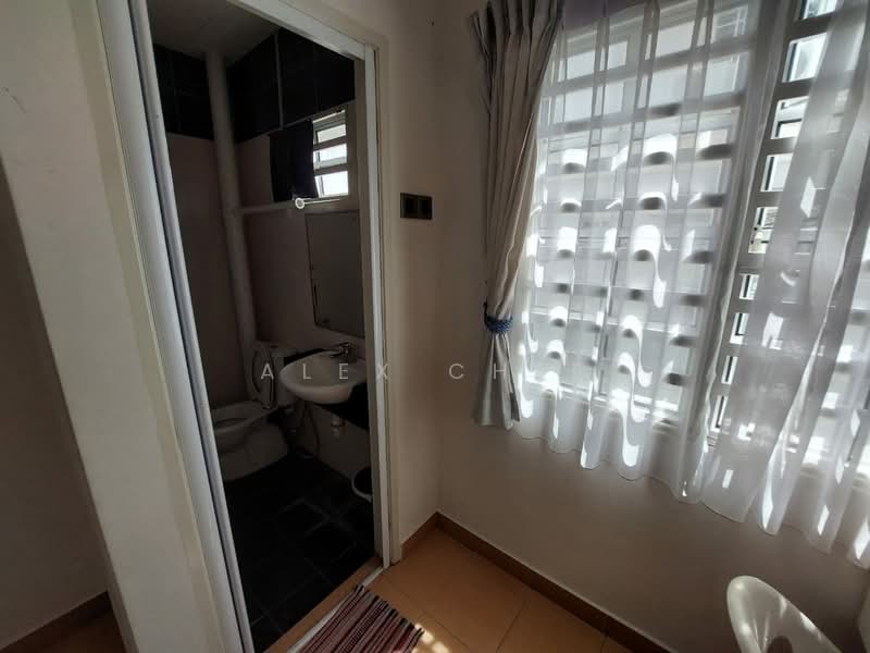 Untuk Disewa - 3 Storey Terrace House @ Persiaran Bukit Jambul, Bukit Jambul