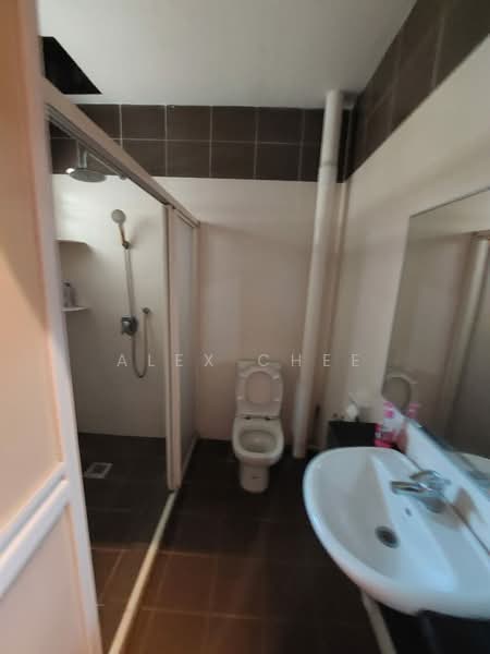 Untuk Disewa - 3 Storey Terrace House @ Persiaran Bukit Jambul, Bukit Jambul