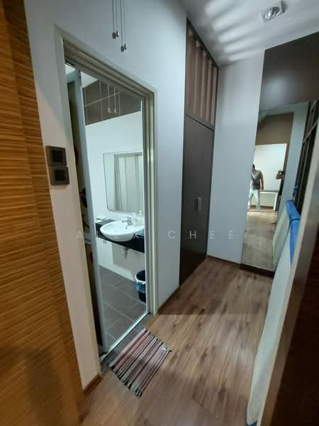 Untuk Disewa - 3 Storey Terrace House @ Persiaran Bukit Jambul, Bukit Jambul