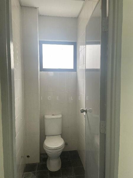 For Sale - Seksyen 32 Shah Alam 3 storey shop,berjaya park for sale