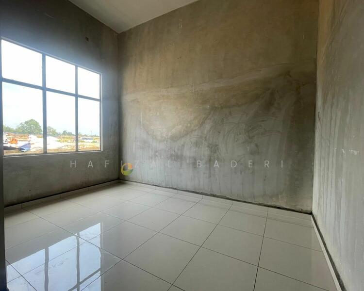 For Sale - Semi-Detached House at Bandar Indera Mahkota