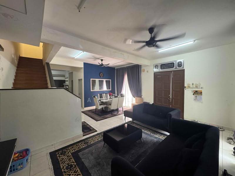 Rumah Berkembar untuk Dijual di Taman Mutiara Indah (Puchong) - Paul Lee - Living Room - PropertyGuru.com.my