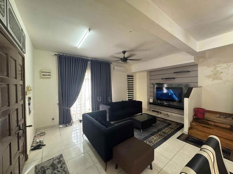 Rumah Berkembar untuk Dijual di Taman Mutiara Indah (Puchong) - Paul Lee - Living Room - PropertyGuru.com.my