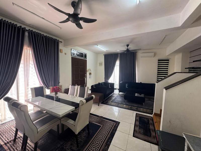 Rumah Berkembar untuk Dijual di Taman Mutiara Indah (Puchong) - Paul Lee - Living Room - PropertyGuru.com.my