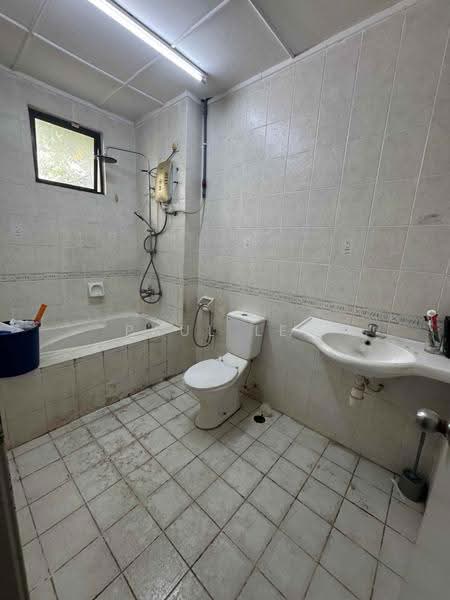 Rumah Berkembar untuk Dijual di Taman Mutiara Indah (Puchong) - Paul Lee - Bathroom - PropertyGuru.com.my