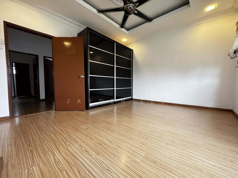 Untuk Dijual - Jalan Nuri Puchong Jaya