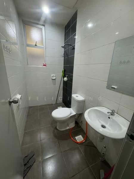 Servis Apartment untuk Disewa di Bsp Skypark - Felicia Ng - Bathroom - PropertyGuru.com.my