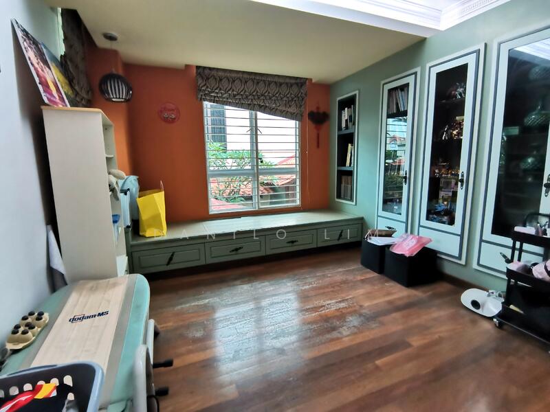 For Sale - Danau Mas