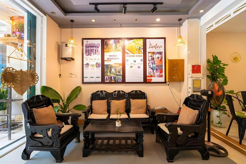 For Rent - ⭐ 4sty CORNER ⭐ 32 Rooms ⭐ 7,280sf ⭐ Main Road Frontage ⭐