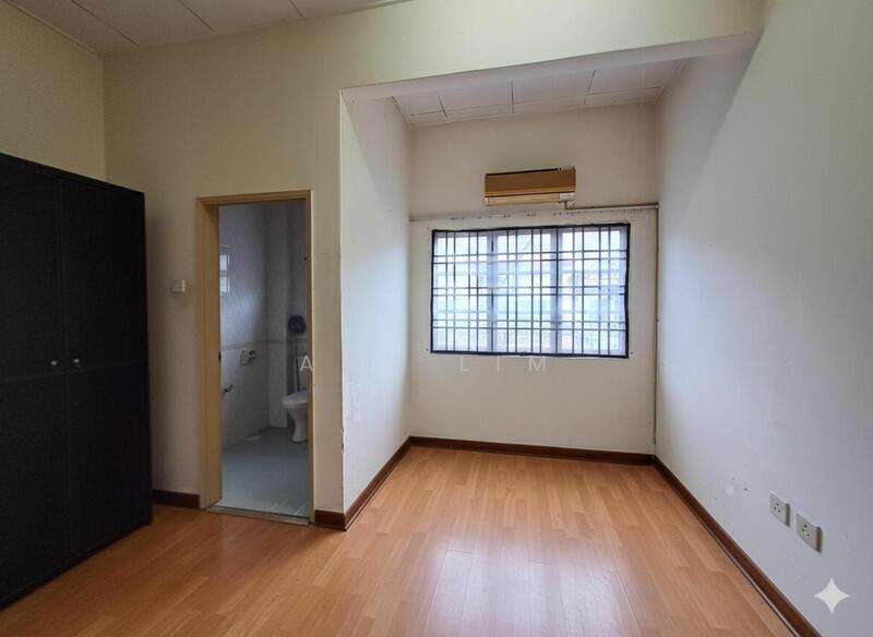 2-storey Terrace House at U8, Taman Bukit Jelutong untuk Untuk Dijual - RM 1,350,000, Mac 2026 - PropertyGuru.com.my