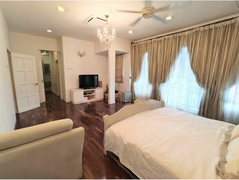 Untuk Dijual - Semi-Detached House at Kemuning Utama Permai