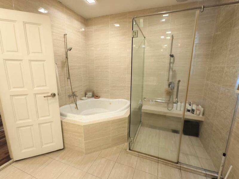 Untuk Dijual - Semi-Detached House at Kemuning Utama Permai