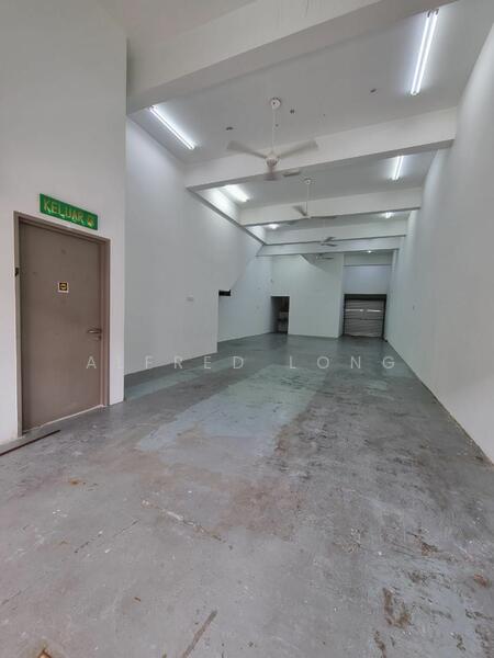 For Rent - Ground Floor ,Facing main road , Damai Circles 2 , Alam Damai