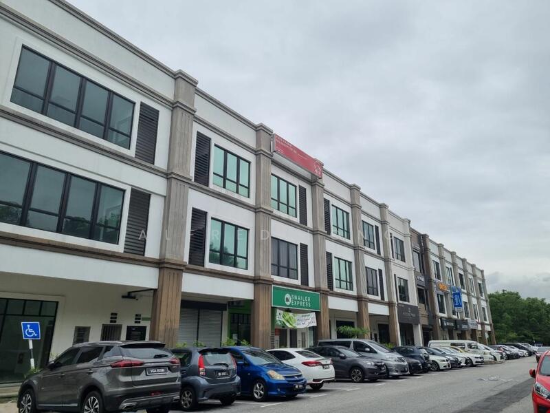 For Rent - Ground Floor ,Facing main road , Damai Circles 2 , Alam Damai
