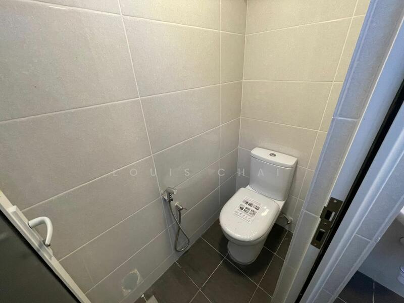 For Rent - Kelana Jaya @ PJ ( 4 Storey Shop + Private Lift + Nice Spot )