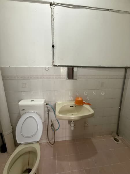 Pangsapuri untuk Dijual di Pangsapuri Sri Bandar - Dante Leong Zhenwen - Bathroom - PropertyGuru.com.my
