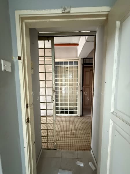 Pangsapuri untuk Dijual di Pangsapuri Sri Bandar - Dante Leong Zhenwen - Entrance - PropertyGuru.com.my
