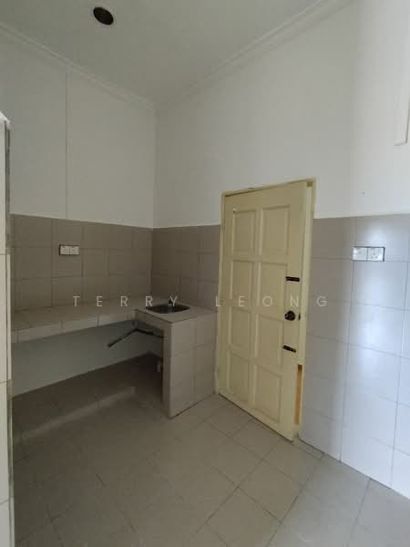 For Sale - Semi-Detached House at Seksyen 8