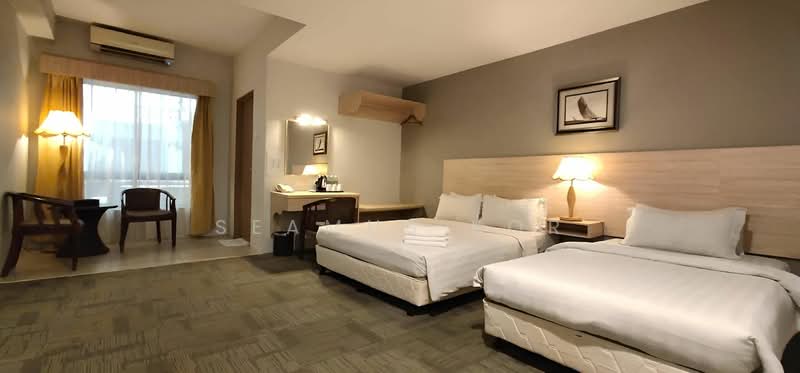 For Sale - ⭐ 4sty ⭐ 3 Adjoining Lot ⭐ Collected RM30k / Month ⭐ Next Sunway Kluang Mall ⭐