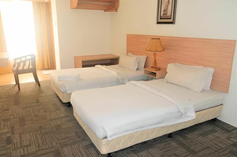 For Sale - ⭐ 4sty ⭐ 3 Adjoining Lot ⭐ Collected RM30k / Month ⭐ Next Sunway Kluang Mall ⭐