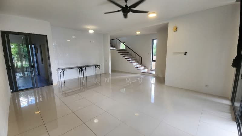 For Rent - 3-storey Terraced House at Lake Fields