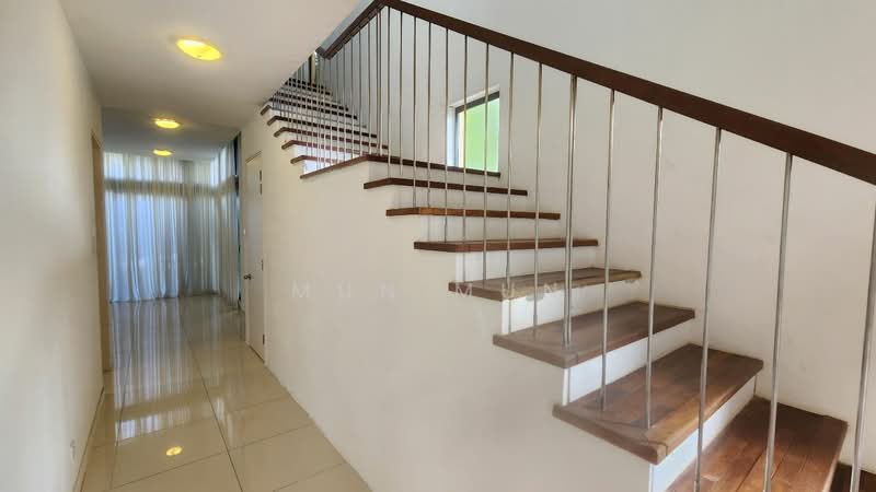 For Rent - 3-storey Terraced House at Lake Fields