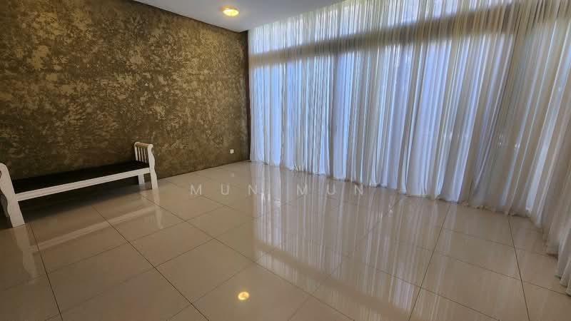 For Rent - 3-storey Terraced House at Lake Fields