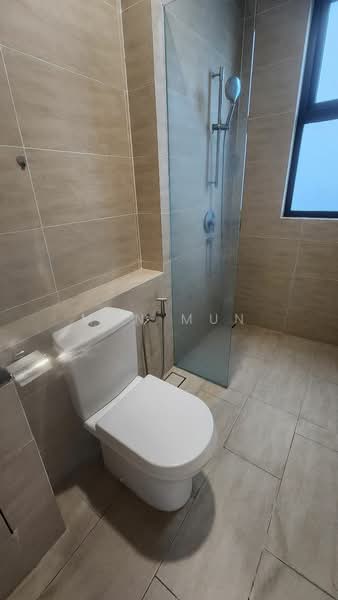 For Rent - 3-storey Terraced House at Lake Fields