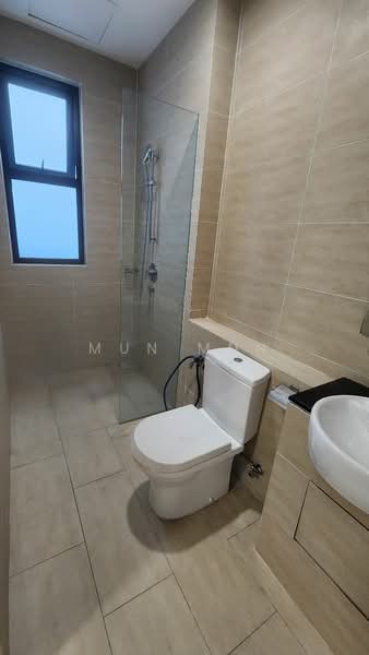 For Rent - 3-storey Terraced House at Lake Fields