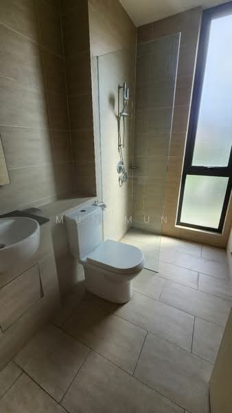 For Rent - 3-storey Terraced House at Lake Fields