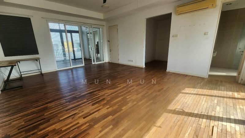 For Rent - 3-storey Terraced House at Lake Fields