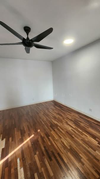 For Rent - 3-storey Terraced House at Lake Fields