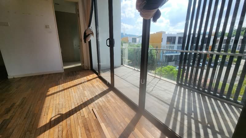 For Rent - 3-storey Terraced House at Lake Fields