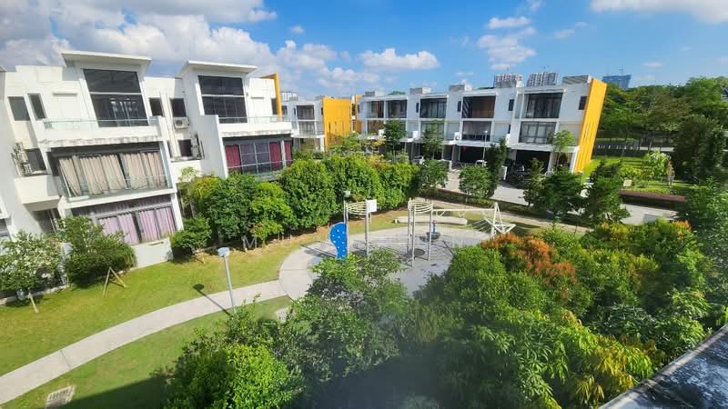 For Rent - 3-storey Terraced House at Lake Fields