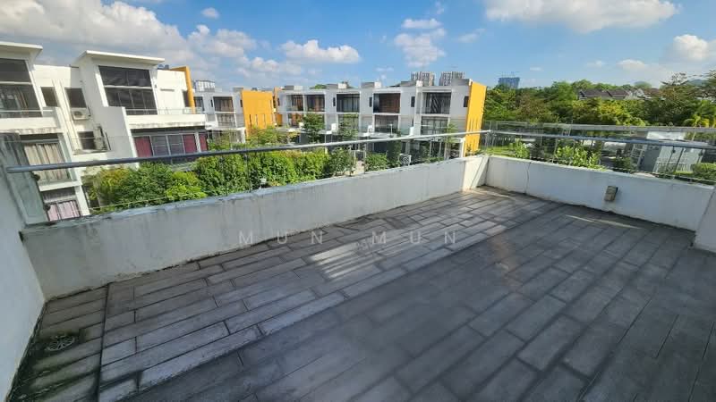 For Rent - 3-storey Terraced House at Lake Fields