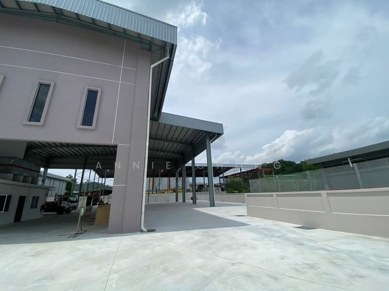 BIG Bungalow Factory Warehouse. Fit Heavy Vehicles* Trailer, Cargo, Lorry, etc. untuk Untuk Disewa - RM 45,000 /bulan, Feb 2026 - PropertyGuru.com.my