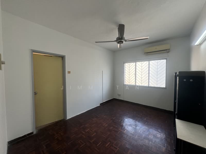 Pangsapuri untuk Dijual di Lily & Rose - Jimmy Tan - Master Bedroom - PropertyGuru.com.my