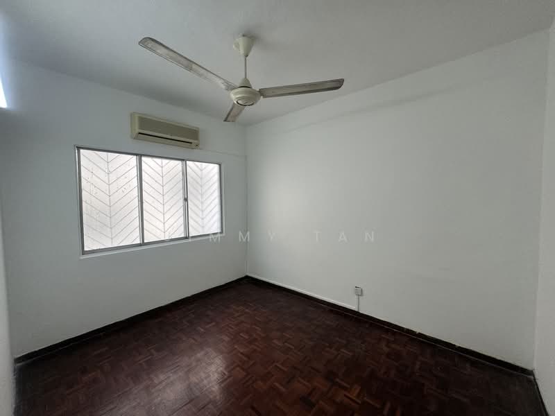 Pangsapuri untuk Dijual di Lily & Rose - Jimmy Tan - 3rd Bedroom - PropertyGuru.com.my
