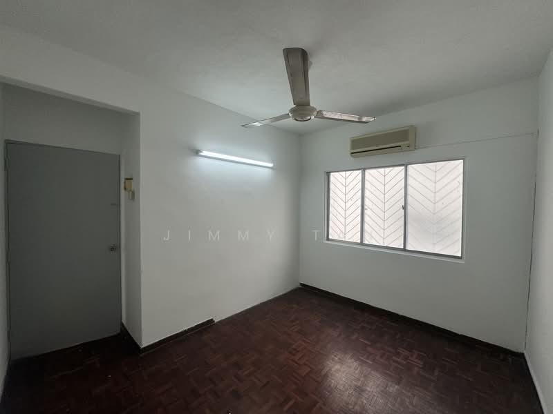 Pangsapuri untuk Dijual di Lily & Rose - Jimmy Tan - 3rd Bedroom - PropertyGuru.com.my