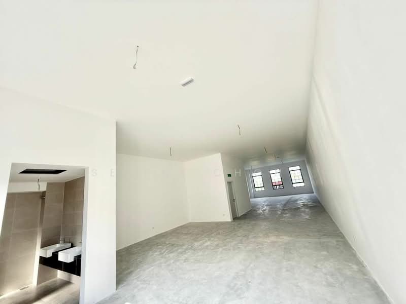 For Rent - Eco Majestic Shop SilverSquare Whitten Ivoris Brighton