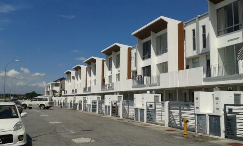 Rumah Bandar untuk Dijual di Puchong (Selangor) - Billy Tan - PropertyGuru.com.my