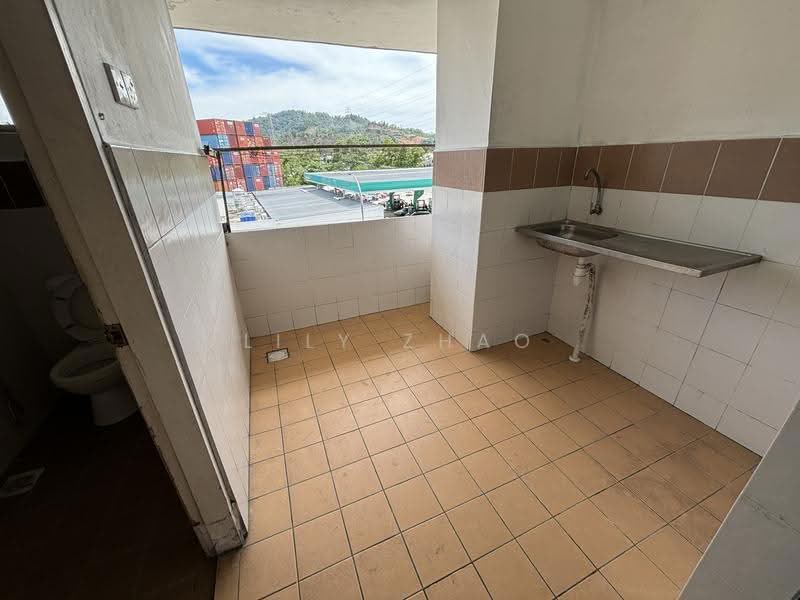 KITCHEN & UTILITY AREA