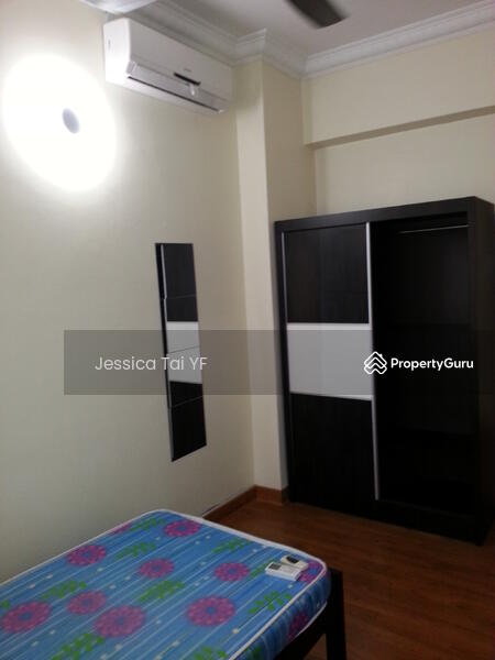 2nd bedroom: without bed and wardrobe 